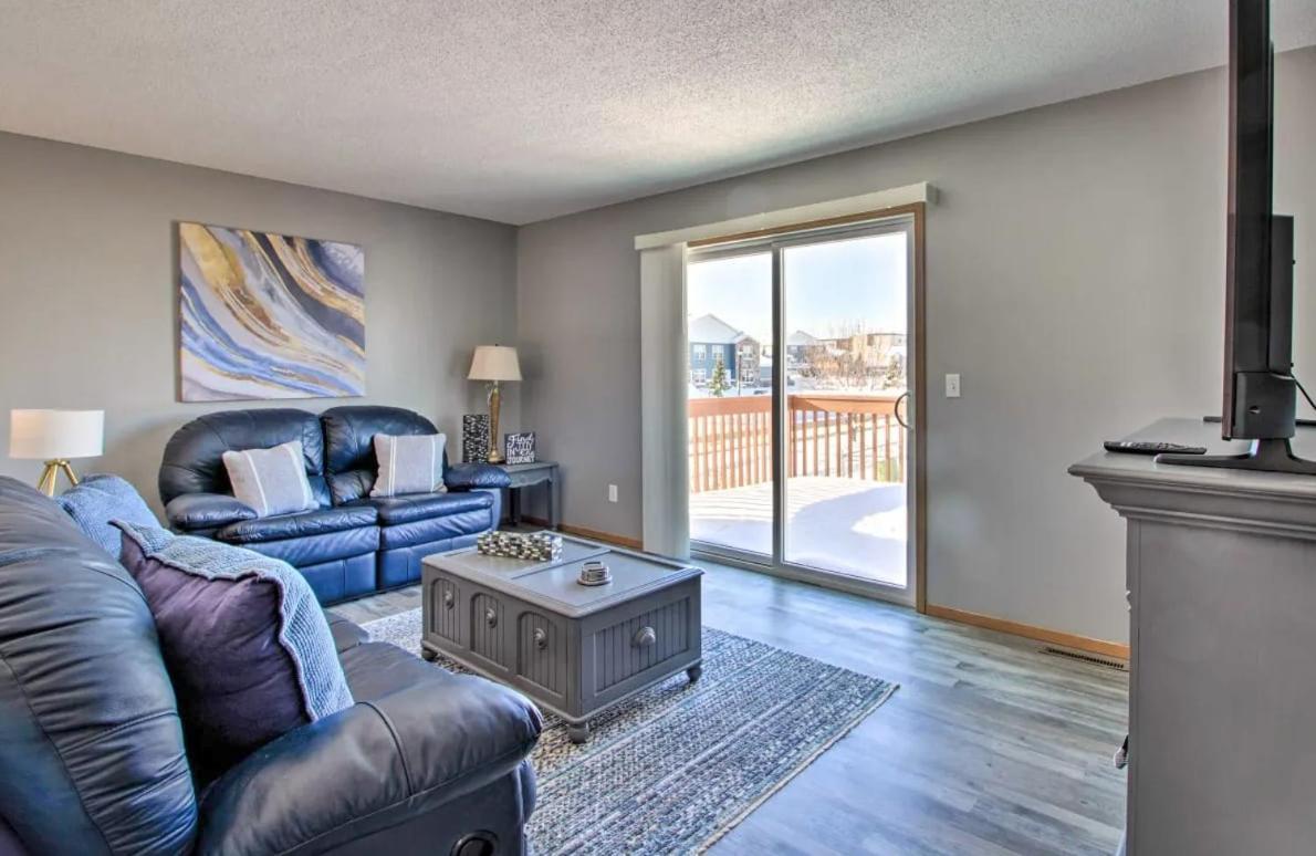Villa Welcoming West Fargo Retreat W Backyard Esterno foto