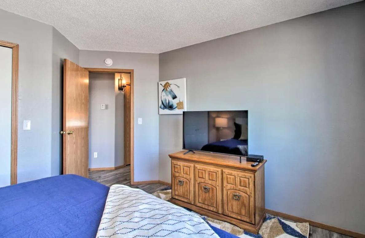 Villa Welcoming West Fargo Retreat W Backyard Esterno foto