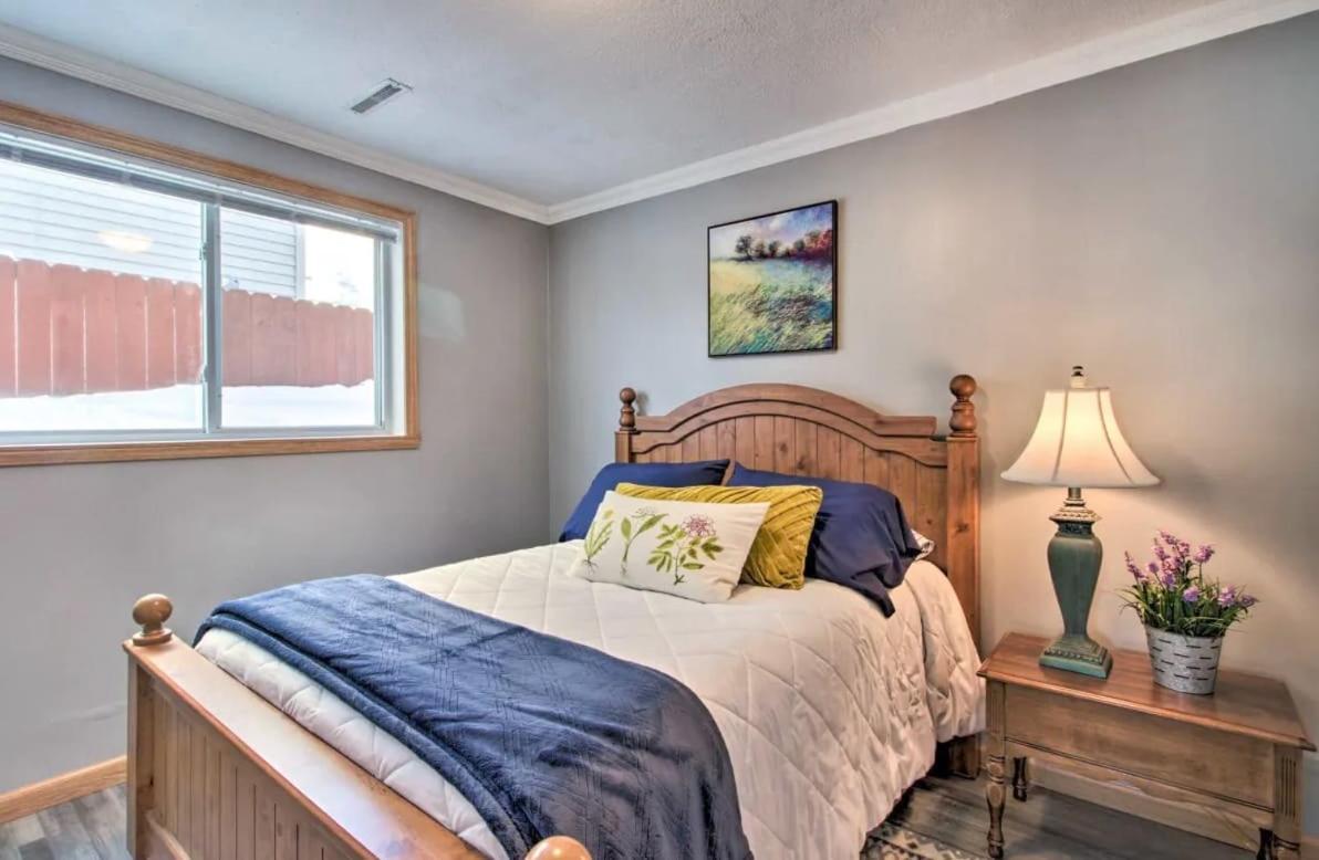 Villa Welcoming West Fargo Retreat W Backyard Esterno foto